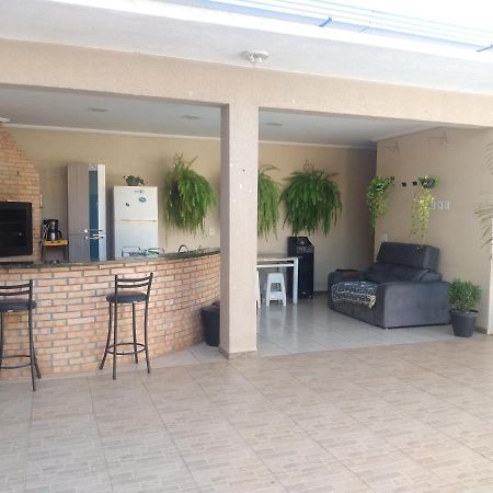 Edicula Com Um Quarto Banheiro E Piscina E Lazer Фос ду Игуасу Екстериор снимка