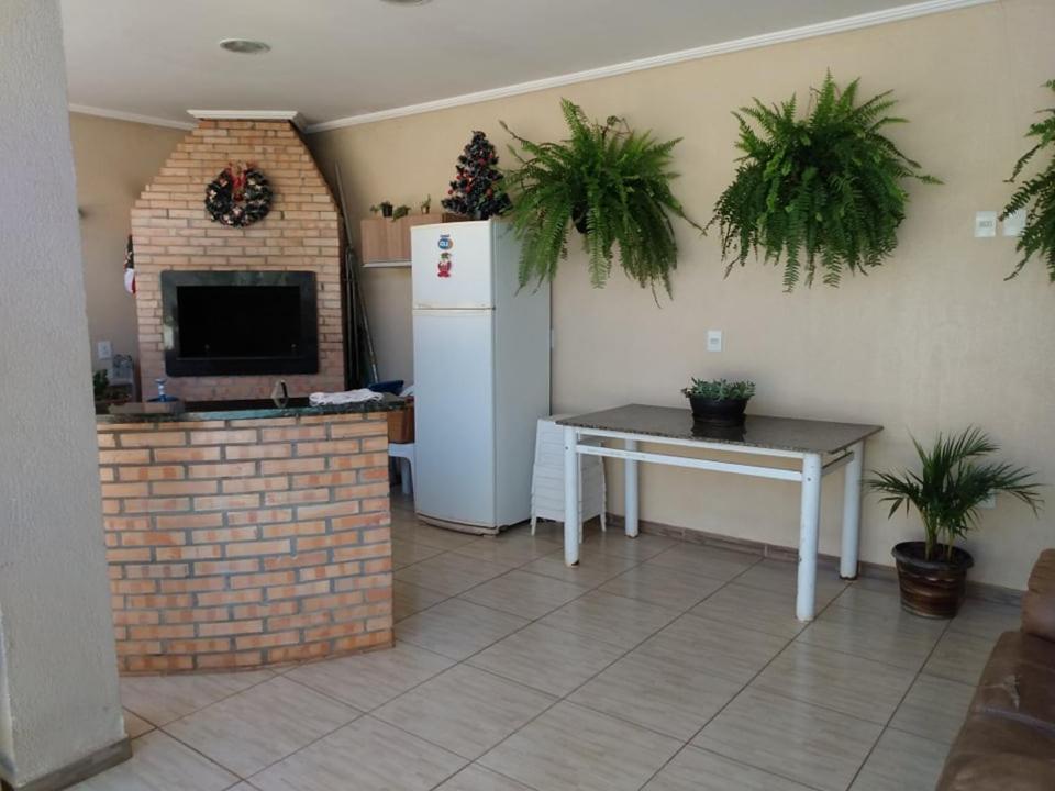 Edicula Com Um Quarto Banheiro E Piscina E Lazer Фос ду Игуасу Екстериор снимка